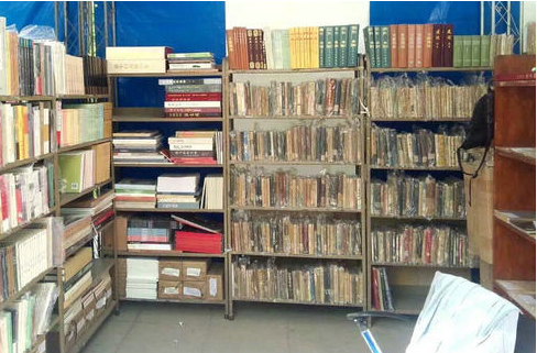 ”古旧书专区“的规模再次扩大，设置2个区，共21个摊位，为广大读者献上几十万册精品古旧书