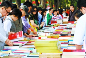 2011年北京秋季书市，孔夫子旧书网淘宝店显得格外醒，耗时数年搜集的近千种辛亥百年珍贵书籍首次展销于众